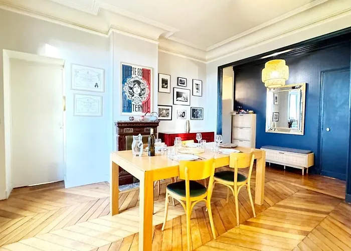 Large And Comfortable Apartment In Central Paris